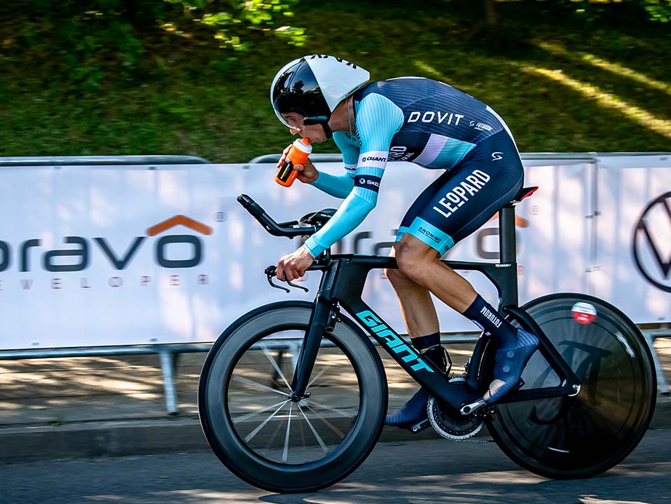 Co dają i dlaczego warto pić elektrolity dla sportowców?