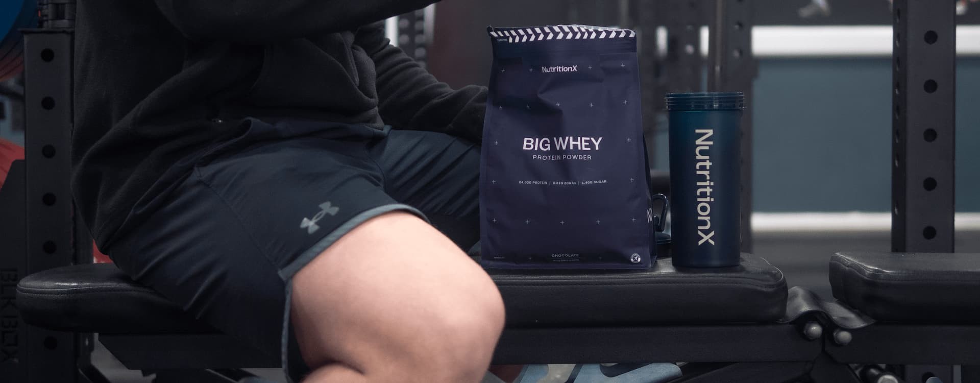 Białko przed czy po treningu – czyli jak stosować odżywki białkowe?